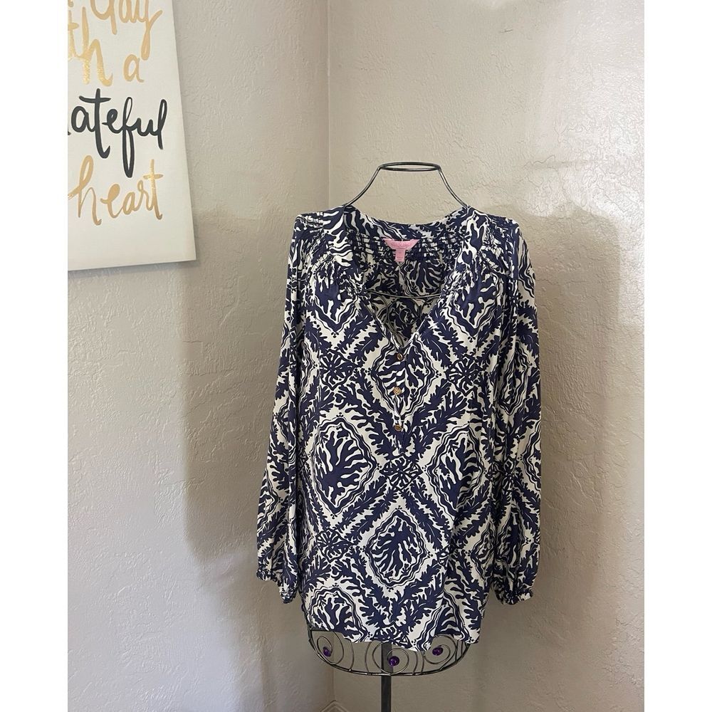 Lilly Pulitzer Elsa top in EUC size XL